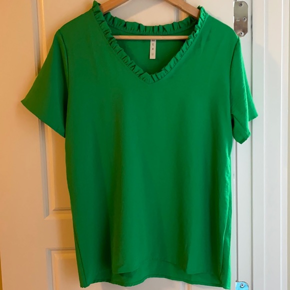 NWOT short sleeve top - Picture 1 of 3